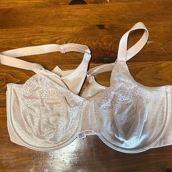 Wacoal Other - Wacoal Light Beige Underwire Bra